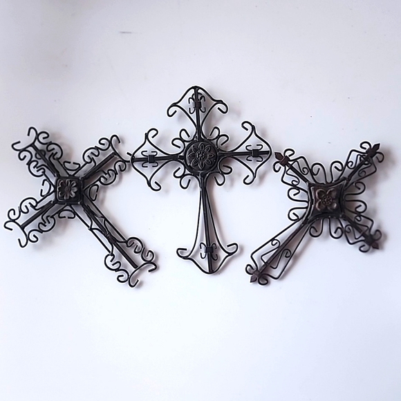 3 piece of Metal Decorative Crosses. - Picture 3 of 10